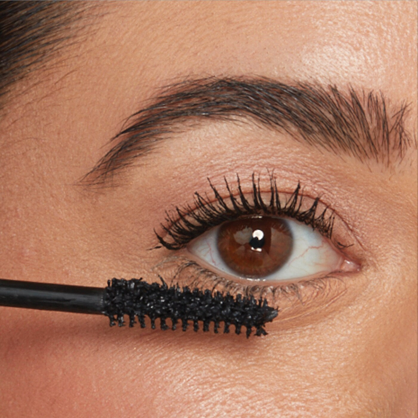 IT Cosmetics Superhero Elastic Stretch Volumizing and Lengthening Mascara *Pre-Orden*