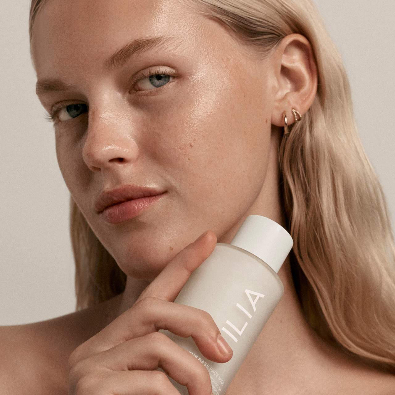 ILIA The Base Face Milk Essence & Lightweight Moisturizer with Hyaluronic Acid *Pre-Orden*