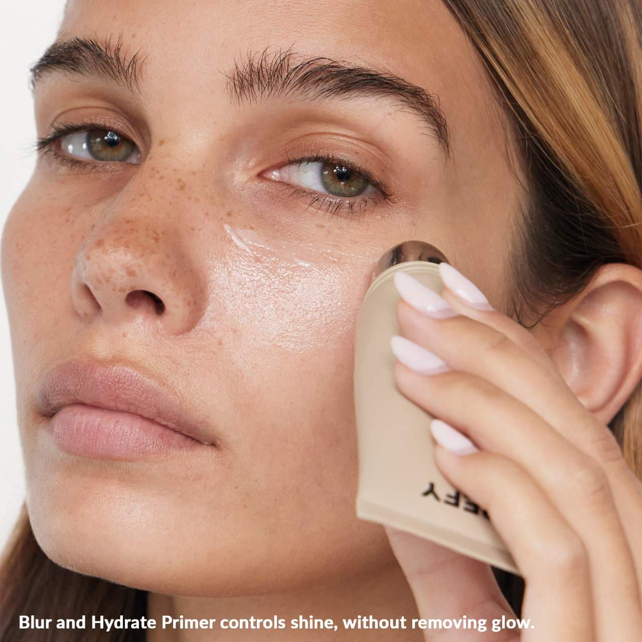 REFY Blur and Hydrate Oil-Control Face Primer with Hyaluronic Acid *Pre-Orden*